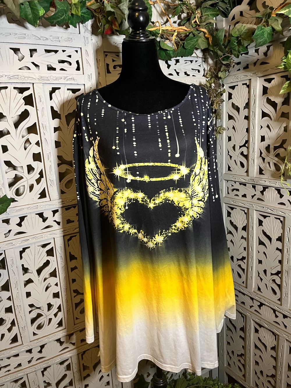 SENSATIONAL BLACK & BOLD GOLD HEART & WINGS LONG SLEEVE PLUS SIZE TOP